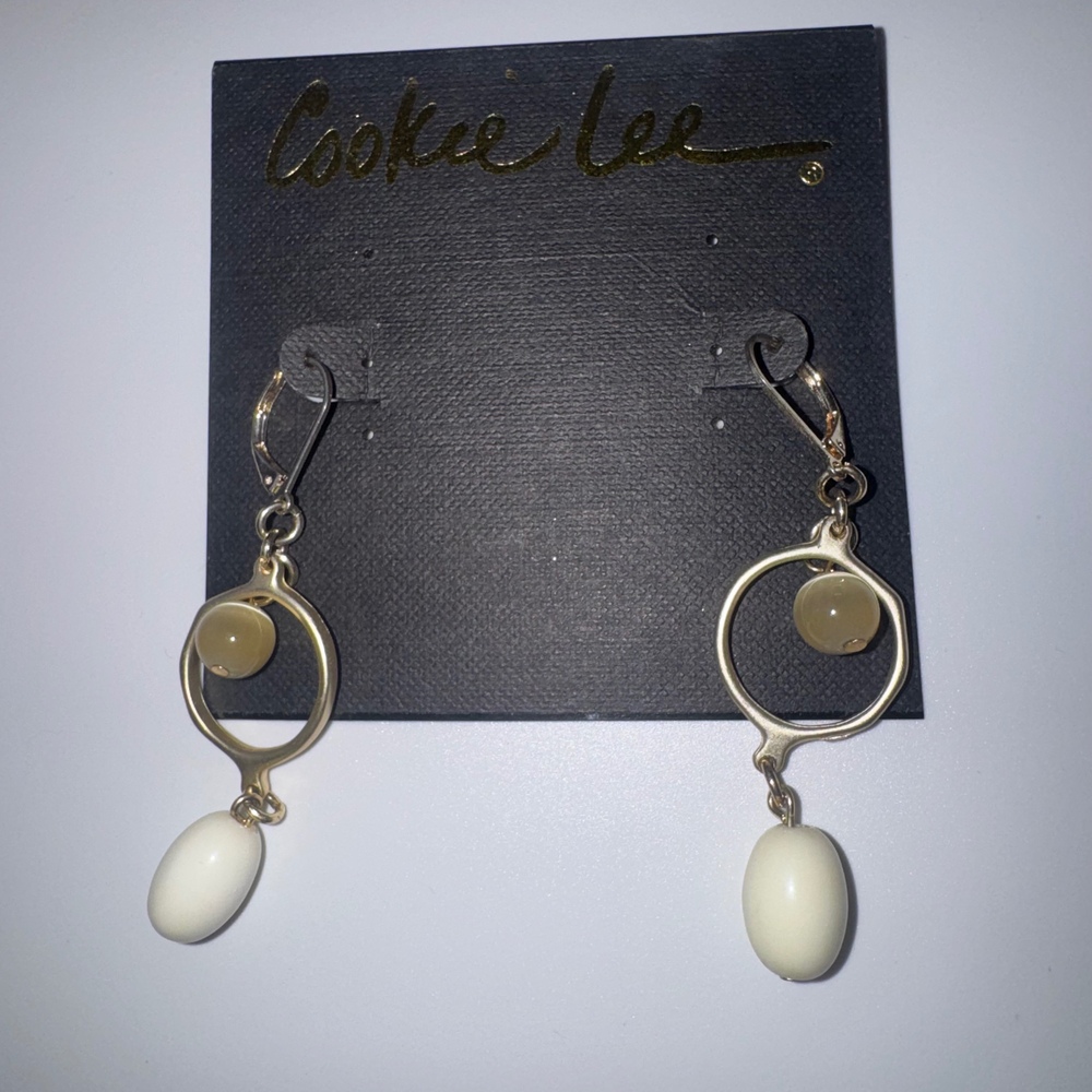 NWT Vintage Cookie Lee Gold Cats Eye Hoop Cream Bead Drop Earrings